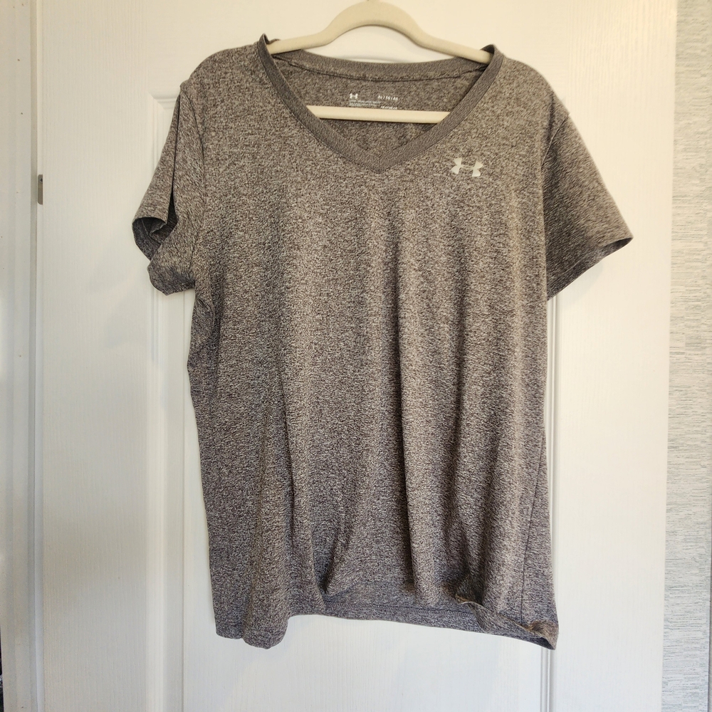 Under Armour Women's Gray V-Neck Top Size XL EUC